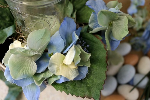 DIY Spring Mason Jar Candle Arrangement- Make this pretty DIY spring Mason jar candle arrangement for your table or another featured spot in your home to easily update your decor! | DIY project, craft, spring decor, bird, eggs, Easter, blue, centerpiece