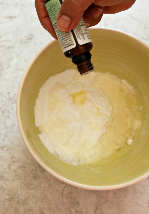DIY All-Natural Soft Scrub Cleaner- You can make your sinks, countertops, tile, and grout shine without any chemicals! Just make this lemon-lavender DIY all-natural soft scrub cleaner! | homemade cleaning recipes, DIY cleaner, essential oils, make your own soft scrub, frugal living, save money, copycat soft scrub, cleaning