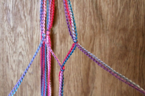 Yarn Macrame Plant Hanger- It's actually not difficult to make your own DIY yarn macrame plant hanger. The result is beautiful, and makes a great homemade gift! | DIY gift idea, macrame decor, plant pot holder, indoor gardening, garden, craft, macrame tutorial, macrame knots, colorful, bright, spring, summer, succulent pot holder, how to do macrame, how to make macrame