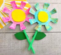 Adorable Paper Plate Flowers Kids Craft- Fun Spring Craft for Kids!