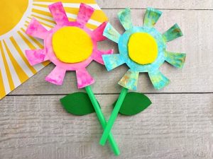 Adorable Paper Plate Flowers Kids Craft- Fun Spring Craft for Kids!