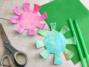 Adorable Paper Plate Flowers Kids Craft- Fun Spring Craft for Kids!