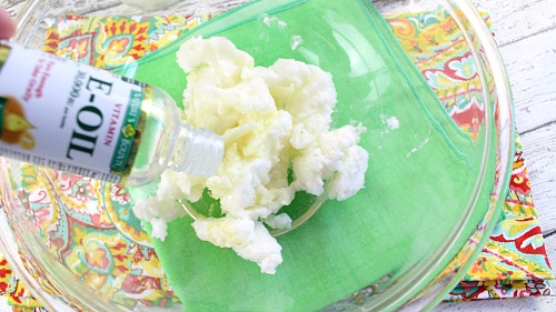 Coconut Lime Whipped Body Butter- This coconut lime whipped body butter is easy to make, smells wonderful, and leaves your skin feeling moisturized and soft! It'd be a great DIY gift! | homemade beauty product, homemade gift ideas, handmade gift, essential oil, coconut oil, whipped soufflé body butter, DIY, craft