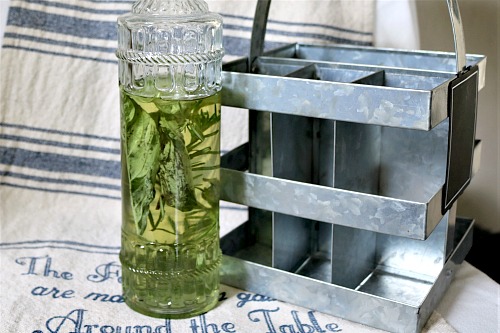 Homemade Herb Infused Cooking Oil- It's easy to make a homemade herb infused cooking oil! Follow this recipe using the cooking oil and herbs of your choice! It makes food so flavorful! | DIY cooking oil, olive oil, grapeseed oil, canola oil, avocado oil, cooking tips, home cooking