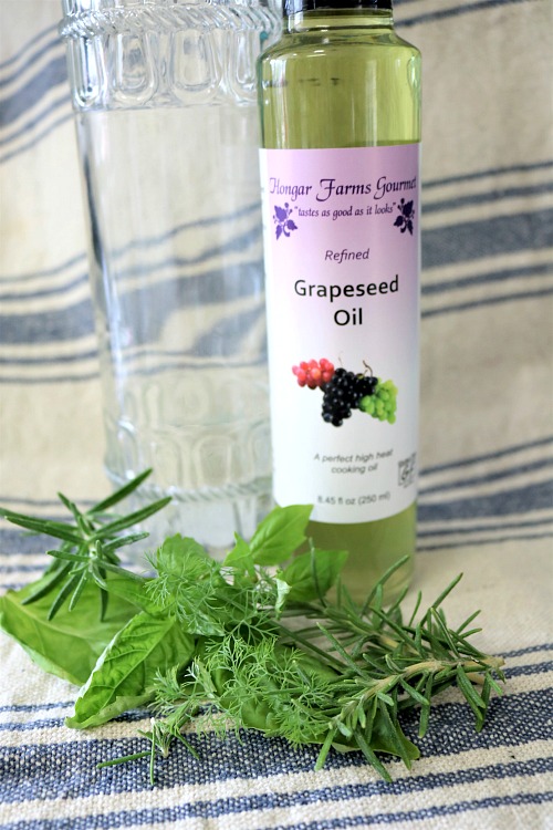 Homemade Herb Infused Cooking Oil- It's easy to make a homemade herb infused cooking oil! Follow this recipe using the cooking oil and herbs of your choice! It makes food so flavorful! | DIY cooking oil, olive oil, grapeseed oil, canola oil, avocado oil, cooking tips, home cooking