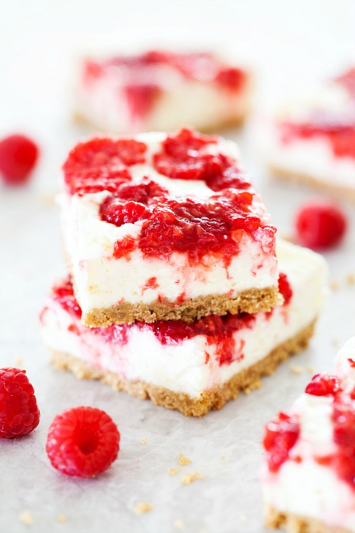 Raspberry Ice Box Bars- Take advantage of all the yummy, inexpensive fruit available during the summer and make this raspberry ice box bars dessert recipe! | fresh fruit, icebox recipe, easy recipe, summer dessert idea, red and white, raspberries