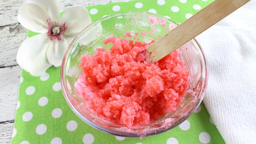 Strawberry Margarita Lip Scrub- Summer heat and summer fun can really dry out your lips. Keep them looking and feeling their best with this strawberry margarita lip scrub! | DIY beauty product, lip balm, sugar scrub, craft, homemade gift idea, DIY gift idea, pink, red, pretty, gifts in jars