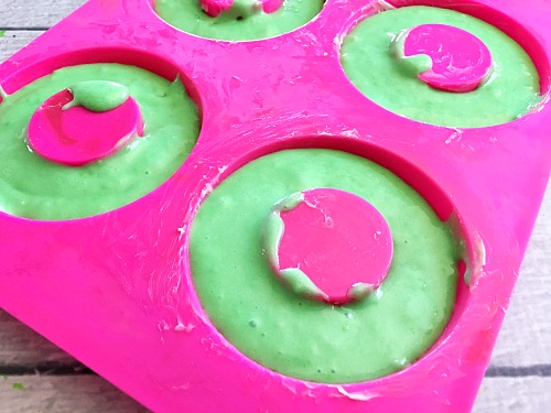 Watermelon Cake Donuts- These watermelon cake donuts are an easy to make dessert that looks so fun and summery! Use boxed cake mix to help put them together quickly! | frosting, pink, green, recipe, dessert, doughnut, baking, make your own donuts, bake donuts at home, summer