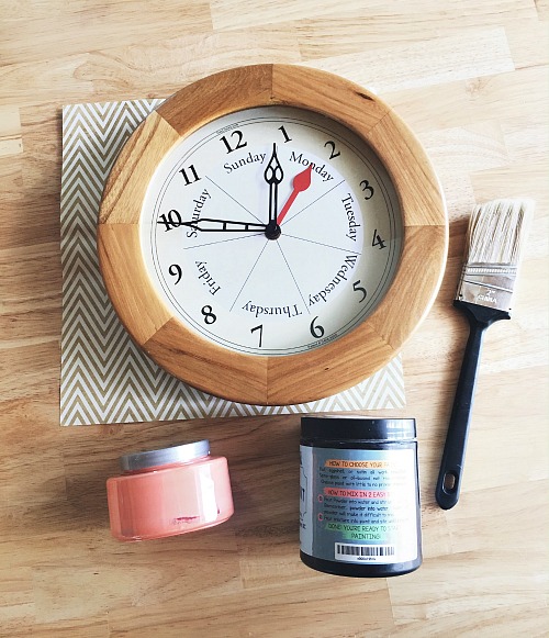 DIY Chalky Paint Clock Makeover- Get an inexpensive new decor item for your home by taking a thrift store clock and updating it with a simple DIY chalky paint clock makeover! | thrift store DIY, thrift store makeover, painting, homemade chalky paint, easy painting projects, weekend DIY projects, home decor, make your own chalk paint