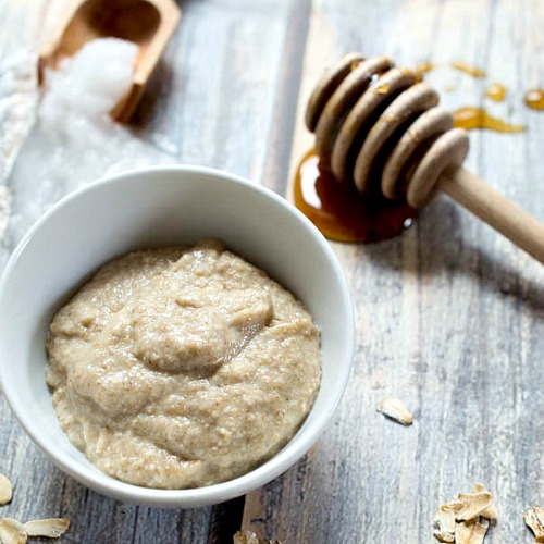 Honey Oatmeal Mask- Relax and nourish your skin at the same time with these easy DIY face masks! These also make lovely homemade gifts! | all-natural DIY face masks, do it yourself skincare, DIY gift ideas, #faceMask #diyGift #homemadeBeautyProducts #DIY #ACultivatedNest