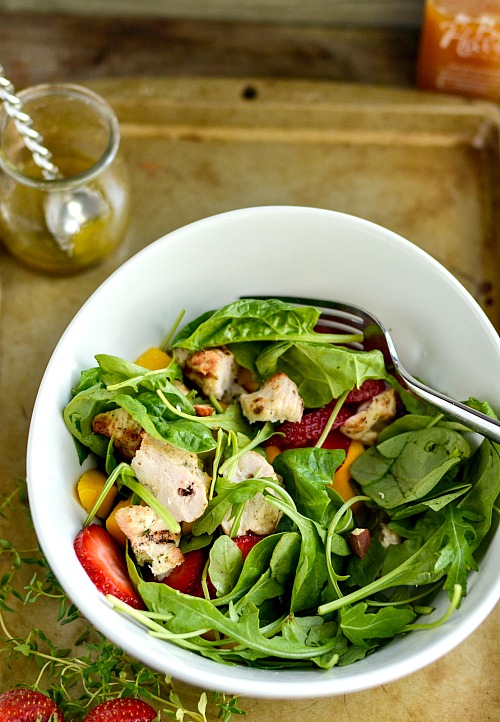 Strawberry Mango Grilled Chicken Salad- A delicious way to use up extra grilled chicken from your last barbecue is to make this strawberry mango grilled chicken salad! | healthy, ways to use rotisserie chicken, easy, summer salad, quick, lunch, dinner, fresh fruit