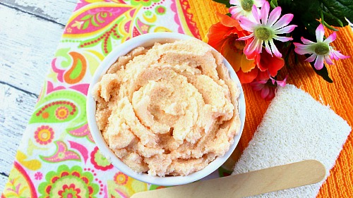 Tangerine Sugar Body Scrub- Love citrus? Why not use this delightfully citrus scented Tangerine Sugar Body Scrub! It leaves your skin wonderfully moisturized! | homemade beauty products, bright, orange, summer, refreshing, homemade, DIY, all-natural, DIY gift idea