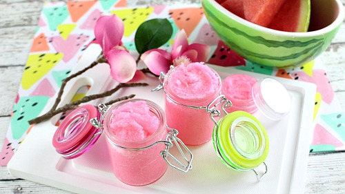 Watermelon Sugar Lip Scrub- For an easy way to keep your lips looking and feeling great this summer, make this easy DIY watermelon sugar lip scrub! It's so moisturizing! | homemade beauty product, pink DIY sugar scrub, summer, spring, DIY gift idea for girls, homemade gifts for women, all-natural