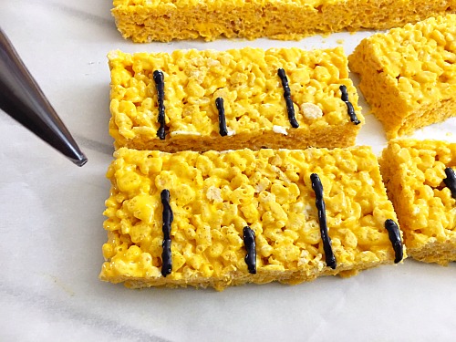 Ruler Rice Krispies- Celebrate back to school season with this delicious no-bake after school snack idea- ruler Rice Krispies! | dessert, recipe, treat, snack, back-to-school, homemade, school-themed, easy
