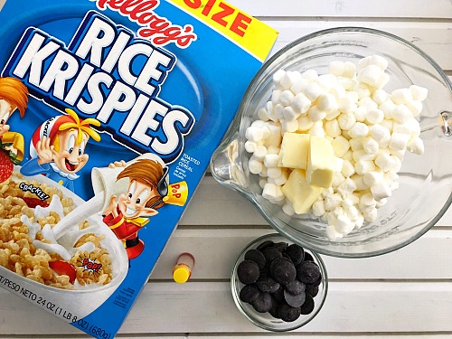 Ruler Rice Krispies- Celebrate back to school season with this delicious no-bake after school snack idea- ruler Rice Krispies! | dessert, recipe, treat, snack, back-to-school, homemade, school-themed, easy
