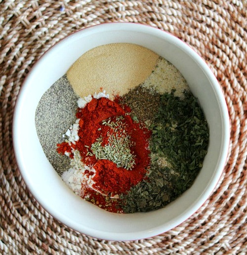 15 Seasoning Mixes You Can Make Yourself- Tired of the high price of commercial seasoning mixes? Check out these easy seasoning mixes you can make yourself to save money! | seasoning recipes, spice mix, burger seasoning, fajita seasoning, homemade Italian seasoning, chili seasoning, pumpkin pie spice, gingerbread spice mix