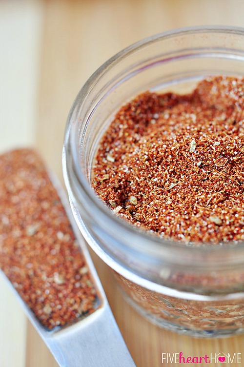 15 Seasoning Mixes You Can Make Yourself- Tired of the high price of commercial seasoning mixes? Check out these easy seasoning mixes you can make yourself to save money! | seasoning recipes, spice mix, burger seasoning, fajita seasoning, homemade Italian seasoning, chili seasoning, pumpkin pie spice, gingerbread spice mix