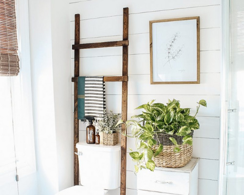 https://acultivatednest.com/wp-content/uploads/2017/09/bathroom-ladder.jpg