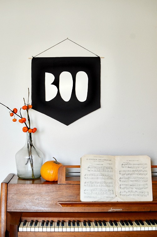 15 Spooky Halloween Craft Ideas- These DIY Halloween decorations are light on fright, heavy on fun, and easy on the budget! Check out these 15 homemade Halloween decor ideas! | Halloween wreaths, DIY Halloween candles, Mason jar craft, Halloween garland, bottle upcycle, October DIY decor