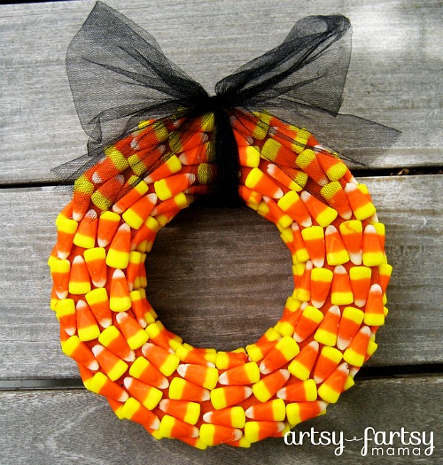 DIY Halloween Wreath- These DIY Halloween decorations are light on fright, heavy on fun, and easy on the budget! Check out these 15 homemade Halloween decor ideas! | Halloween wreaths, DIY Halloween candles, Mason jar craft, Halloween garland, bottle upcycle, October DIY decor