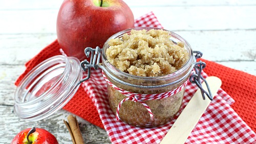 Spiced Apple Cider Sugar Scrub- An easy way to keep your skin looking beautiful and enjoy the scents of fall at the same time is with this DIY spiced apple cider sugar scrub! | body scrub, DIY gift idea, homemade gift idea, fall sugar scrub, autumn sugar scrub, homemade beauty product, #sugarScrub