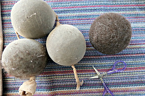 DIY Wool Dryer Balls- Save money and dry your clothes the all-natural way with these DIY wool dryer balls. They're so easy to make, and you'll never need dryer sheets again! | frugal living, safe dryer sheet substitute, how to make dryer balls, homemade felted dryer balls, handmade, tutorial, #DIY