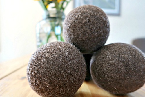 DIY Wool Dryer Balls- Save money and dry your clothes the all-natural way with these DIY wool dryer balls. They're so easy to make, and you'll never need dryer sheets again! | frugal living, safe dryer sheet substitute, how to make dryer balls, homemade felted dryer balls, handmade, tutorial, #DIY