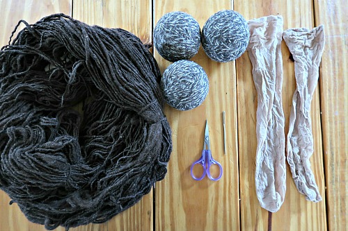 DIY Wool Dryer Balls- Save money and dry your clothes the all-natural way with these DIY wool dryer balls. They're so easy to make, and you'll never need dryer sheets again! | frugal living, safe dryer sheet substitute, how to make dryer balls, homemade felted dryer balls, handmade, tutorial, #DIY