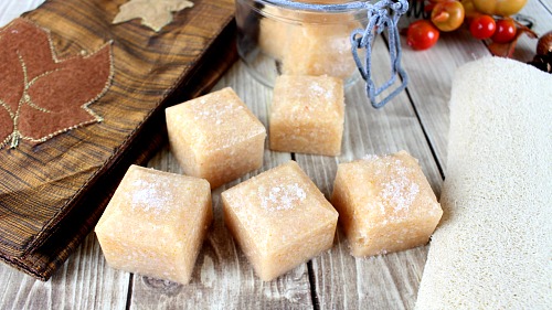 Exfoliating Pumpkin Spice Sugar Scrub Cubes- These exfoliating pumpkin spice sugar scrub cubes are such a wonderful way to pamper your skin this fall! They also make a great DIY gift! | autumn, easy, quick, homemade gift, #diy #sugarScrub #beauty #homemade