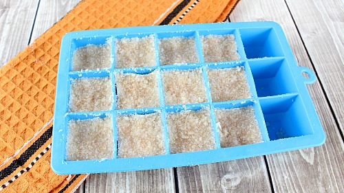 Exfoliating Pumpkin Spice Sugar Scrub Cubes- These exfoliating pumpkin spice sugar scrub cubes are such a wonderful way to pamper your skin this fall! They also make a great DIY gift! | autumn, easy, quick, homemade gift, #diy #sugarScrub #beauty #homemade