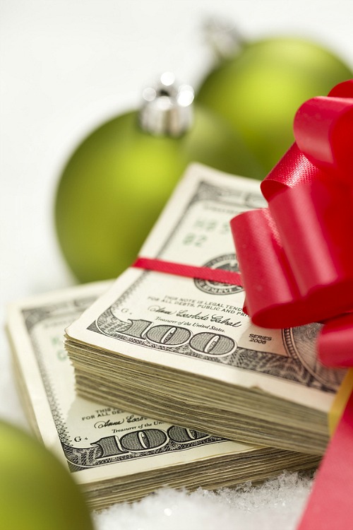 How to Plan for Christmas: Making a Christmas Budget- Is Christmas usually a stressful time for you? You can change that with a little planning! Take a look at these tips on how to get organized for Christmas! | organizing tips, stress-free Christmas, organization, less stress this Christmas, organizing for the holidays, #Christmas #organization #ACultivatedNest