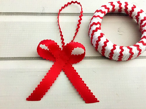 Candy Cane Mason Jar Lid Ornament- Make your Christmas tree even prettier this year with a DIY ornament! Check out my tutorial on how to make a cute candy cane Mason jar lid ornament! #Christmas #diy #craft #ornament