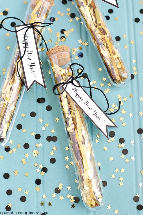 DIY New Year's Eve Confetti Party Favors- You can have a fun and glamorous New Year's Eve without spending a lot! Check out these 15 DIY New Year’s Eve décor ideas for inspiration! #DIY #NewYearsEve #decor #craft #ACultivatedNest