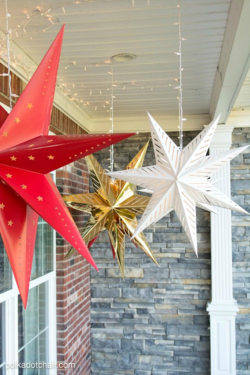 15 Easy Christmas Outdoor Decoration DIY Ideas- This Christmas, stay on budget and make your home look beautiful with these 15 easy DIY outdoor Christmas decorating ideas! | #Christmas #ChristmasDecor #ChristmasDIY #ChristmasDecorations #ACultivatedNest