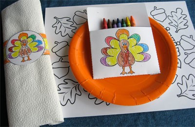 Free Thanksgiving Printables - Free Thanksgiving printables! Need some ideas to keep the kids busy on Thanksgiving? Or maybe a quick little something for your Thanksgiving home decor? #ACultivatedNest