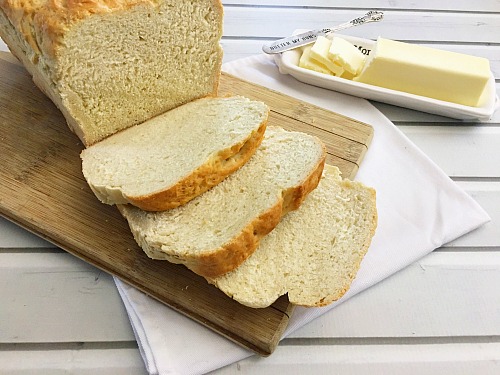 Homemade White Bread- It's easy to make your own delicious sandwich bread at home with only a couple of ingredients. Save money and eat healthier bread by making my easy homemade white bread recipe! #baking #bread #recipe #homemade