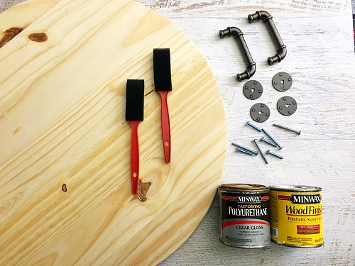 DIY Farmhouse Style Serving Tray- You can get the farmhouse look in your home without spending a ton. All you have to do is make your own farmhouse style decor! Here's how I made a lovely DIY farmhouse style serving tray! It'd be beautiful as part of a table centerpiece! | wood, easy, #diy #farmhouseStyle #decor #farmhouse