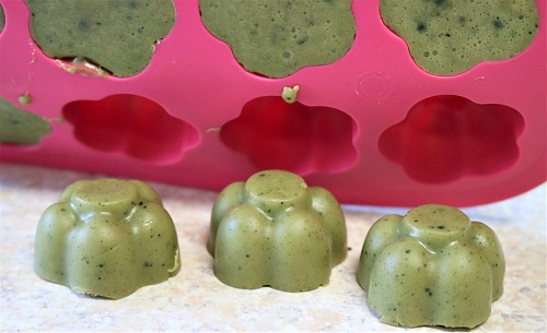 DIY Matcha Tea Soap- This DIY matcha tea soap will help reduce fine lines and wrinkles and clear up blemishes, while balancing the oil and moisture in your skin. And it also smells great! Check out my easy tutorial to find out how to make your own homemade soap with matcha tea! | homemade beauty product, shea butter soap, green soap, flower shaped soap, craft, diy gift, #soap #diy #craft #matchaTea