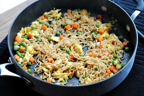 Quick + Easy Ramen Vegetable Stir Fry- Ramen can be used to make a healthy filling dish, if you know how to use it. Here's how to make a delicious ramen vegetable stir fry! It's so quick and easy to put it together, that it makes a great lunch or dinner for busy days! | veggies, healthy, noodles, #recipe #ramen #food #stirFry