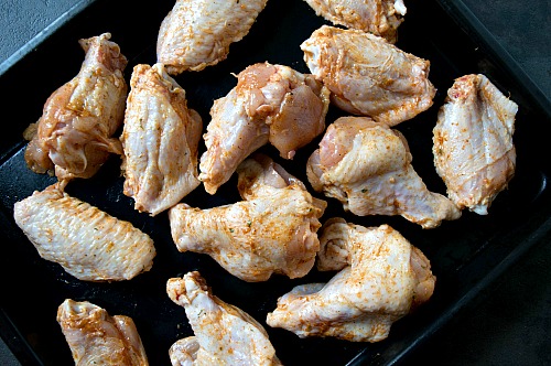 Easy Taco Ranch Wings- Need a simple watch party dish, or just a delicious dinner recipe? You have to try these really easy taco ranch wings! They only take a couple of ingredients, and it's easy to make a big batch for any gathering! | chicken, poultry, easy dinner, #recipe #wings #food #gameDay