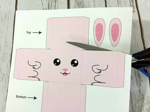 Bunny Box Easter Kids Craft- This Easter craft will keep your kids busy, and the end result looks adorable! So the next time your kids are bored, print out my template and have them do this bunny box Easter kids craft! The finished box could even be used as decor, or as a small gift box! | printable paper craft, folding craft, #kidsCraft #diy #Easter #kidsActivities