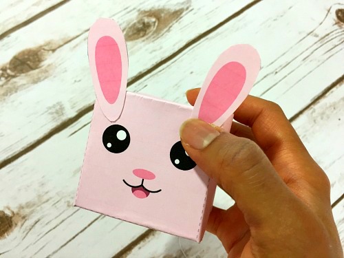 Bunny Box Easter Kids Craft- This Easter craft will keep your kids busy, and the end result looks adorable! So the next time your kids are bored, print out my template and have them do this bunny box Easter kids craft! The finished box could even be used as decor, or as a small gift box! | printable paper craft, folding craft, #kidsCraft #diy #Easter #kidsActivities