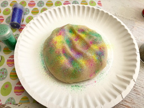 Edible Easter Play Dough- A fun and easy way to make sure your kids don't get into trouble on Easter is by handing them a ball of this homemade edible Easter play dough! It's sparkly, colorful, and 100% safe to eat! It makes a great DIY Easter basket gift, too! | make your own play dough, play dough copycat, homemade play dough, spring craft, #diy #craft #Easter #kidsActivity