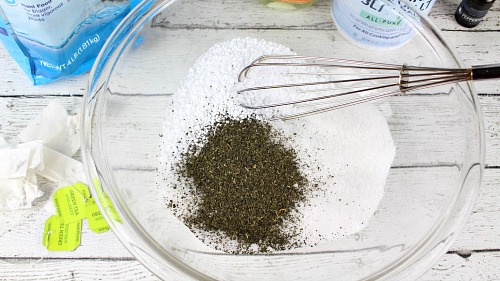 Soothing Green Tea and Peppermint DIY Bath Salts- Tired and achy after working out at the gym or working in your garden? Then you should relax in a bath with these green tea and peppermint DIY bath salts! This homemade bath soak is so soothing, and if you put it in a jar it makes a great gift! | essential oils, easy homemade gift idea, #diy #beauty #diyGifts #bathSalts