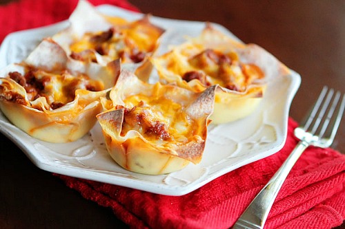 https://acultivatednest.com/wp-content/uploads/2018/03/recipes-that-use-egg-roll-wrappers-mini-lasagna-cups.jpg