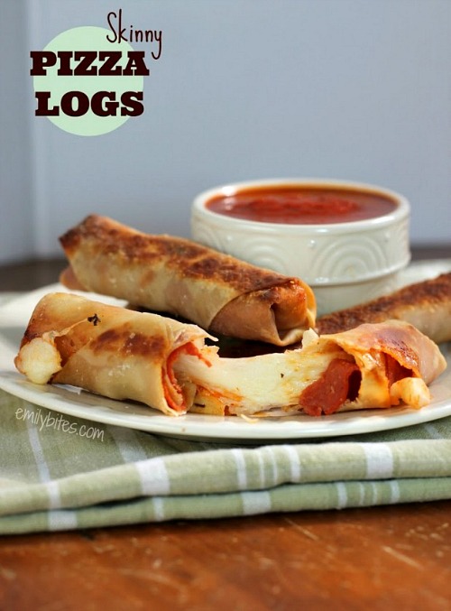 10 Genius Recipes that Use Egg Roll Wrappers- Trying to figure out what to make with egg roll wrappers? You're in luck, because there are tons of great recipes that use egg roll wrappers, including entrees and desserts! Check out all these delicious recipe ideas! | #recipe #food #dinner #dessert #eggRoll