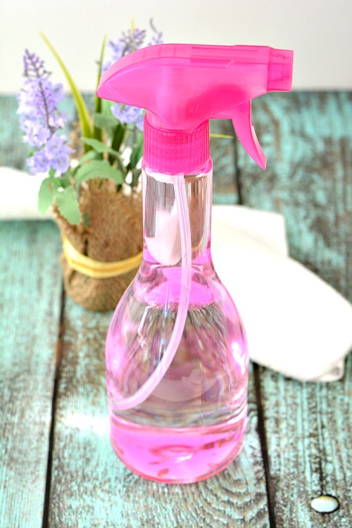 DIY Counter Cleaner Made with Essential Oils- This homemade counter cleaner is all-natural, easy to make, and effective. Plus it's inexpensive! Check out the easy tutorial! | #DIY #diyCleaner #cleaning #essentialOils #homemade #homemadeCleaner #cleaner #counterCleaner #kitchenCleaner #frugal #frugalLiving #saveMoney #moneySavingTips #waysToSaveMoney
