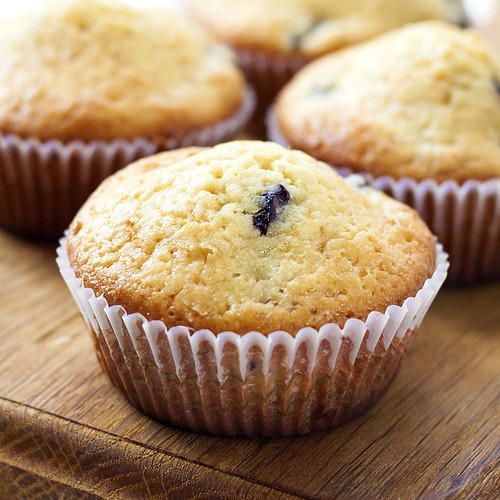 Homemade Blueberry Muffins- There's nothing better than a delicious, homemade blueberry muffin for breakfast or an afternoon snack! Check out this recipe to find out how to make delicious blueberry muffins at home! | #recipe #baking #muffins #blueberries #food #breakfast #dessert #snack #berries #homemade
