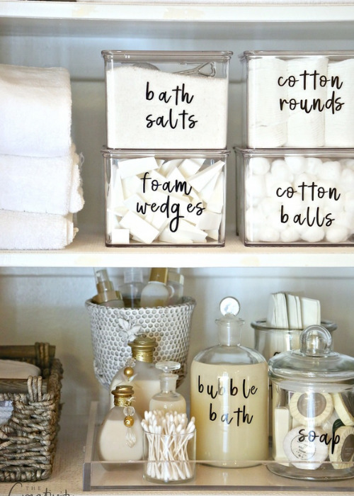 14 Small Bathroom DIY Storage Solutions- The best way to deal with a small bathroom is to keep it well organized. If you want to organize a small bathroom in your home, then you need to see these 14 fantastic small bathroom organizing ideas! | #bathroomOrganizing #organization #diyOrganizing #organize #ACultivatedNest