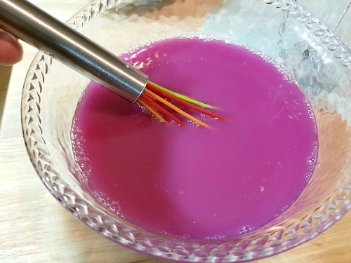 DIY Mason Jar Citronella Lavender Candle- Mixing color into candle. | homemade citronella candles, #DIY #candle #citronella #MasonJar #craft #allNatural #bugRepellent #mosquitoes #essentialOils